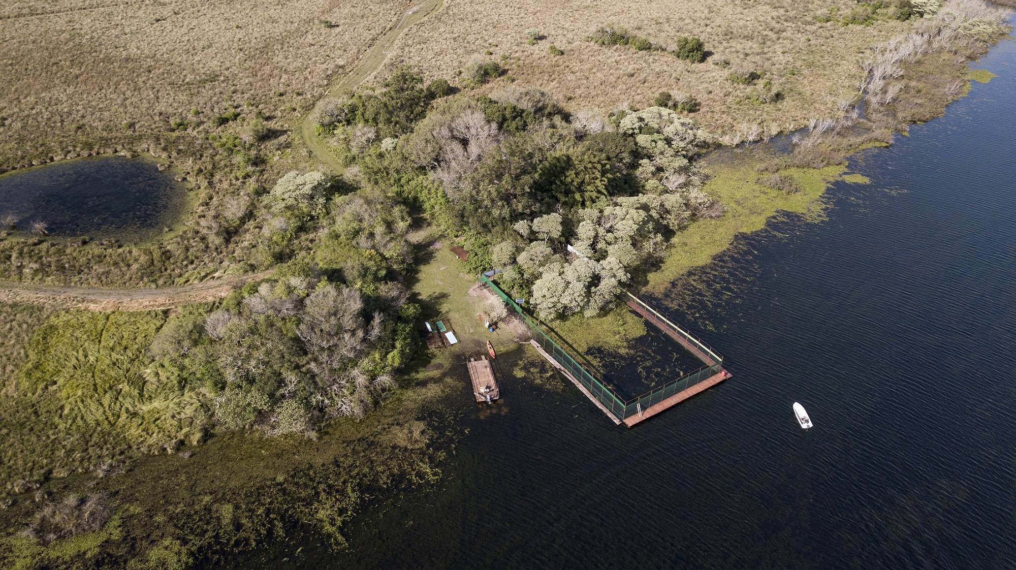 Ein 800 Quadratmeter großes, abgetrenntes Wasser- und Landareal am Ufer der Lagune von...