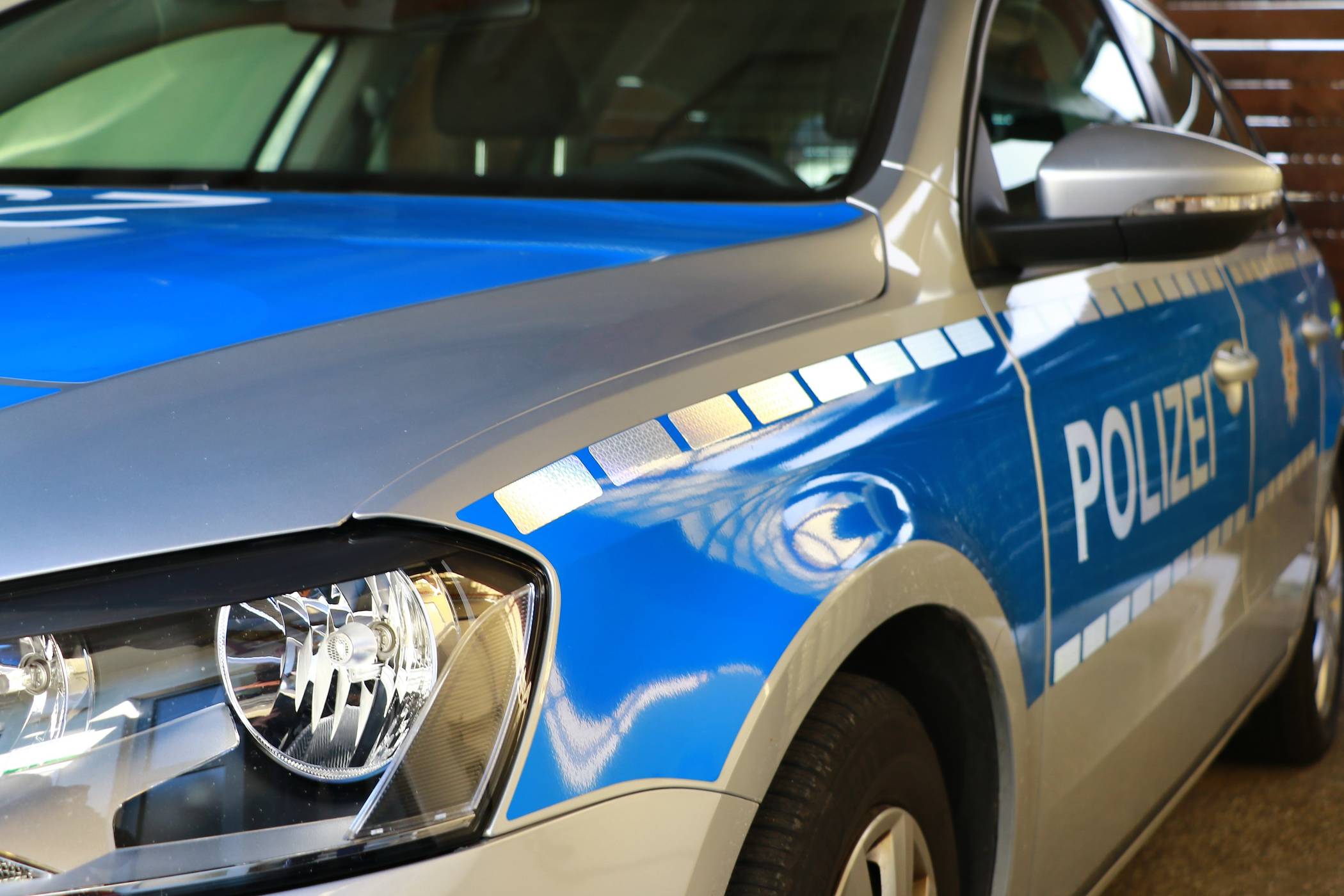 Frau auf Parkplatz angegriffen