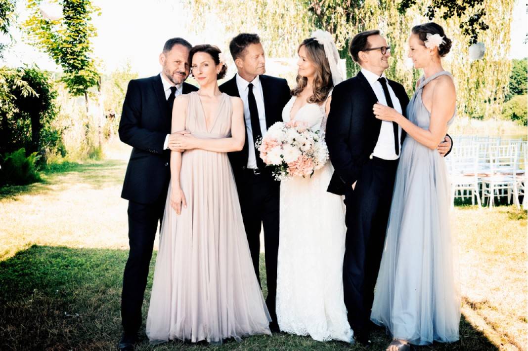 Eine Hochzeit und jede Menge Verwicklungen – das ist die Rezeptur in der neuen Komödie „Die Hochzeit“ von Til Schweiger (3.v.l.).
