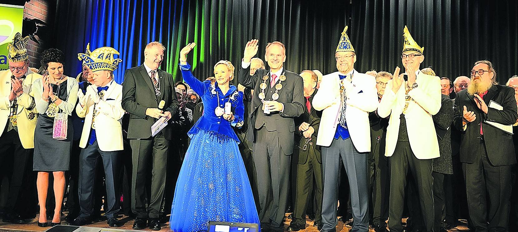  Stadtprinzessin Silvia I. brachte reichlich Farbe in den Neujahrsempfang der Stadt Nettetal, Bürgermeister Christian Wagner (rechts neben ihr) fand’s prima. 