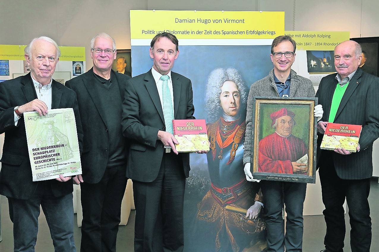 Dr. Albert Pauly (Verein für Heimatpflege Viersen), Rainer Braun (Messebau Fruhen), Stefan Vander (Sparkassenstiftung), Kurator Dr. Alexander Grönert und Walter Hammes (Rotary Club Viersen-Schwalm- Nette) (v.l.) freuen sich auf die neue Ausstellung.