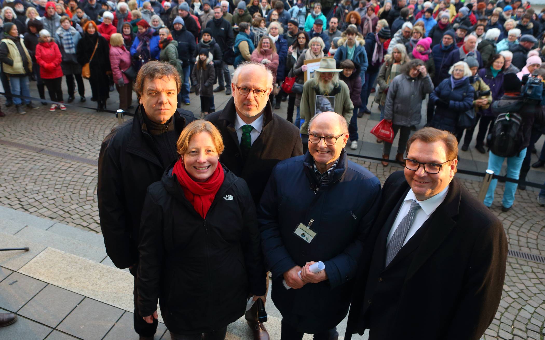 Solidarität: Vor mehreren Hundert Zuhörern auf