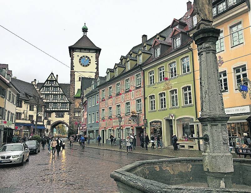 Das Schwabentor und das Gasthaus „Zum Roten Bären“ liegen im Osten der Stadt.