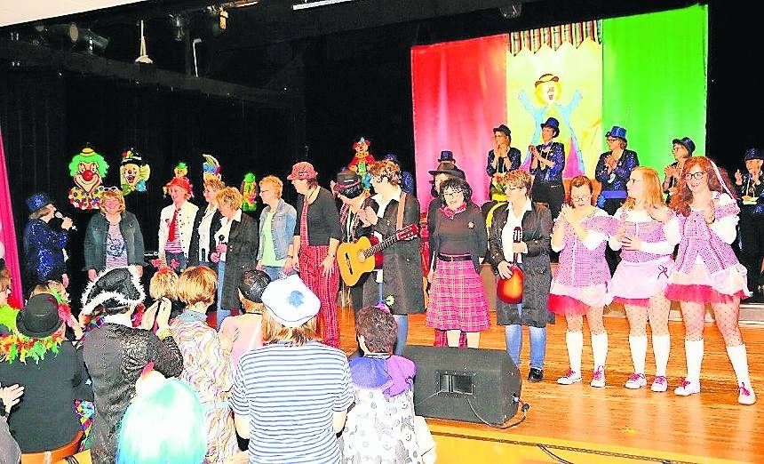  Die Spielschar der Katholischen Frauengemeinschaft Kaldenkirchen überraschte ihr Publikum mit einem tollen Programm. 