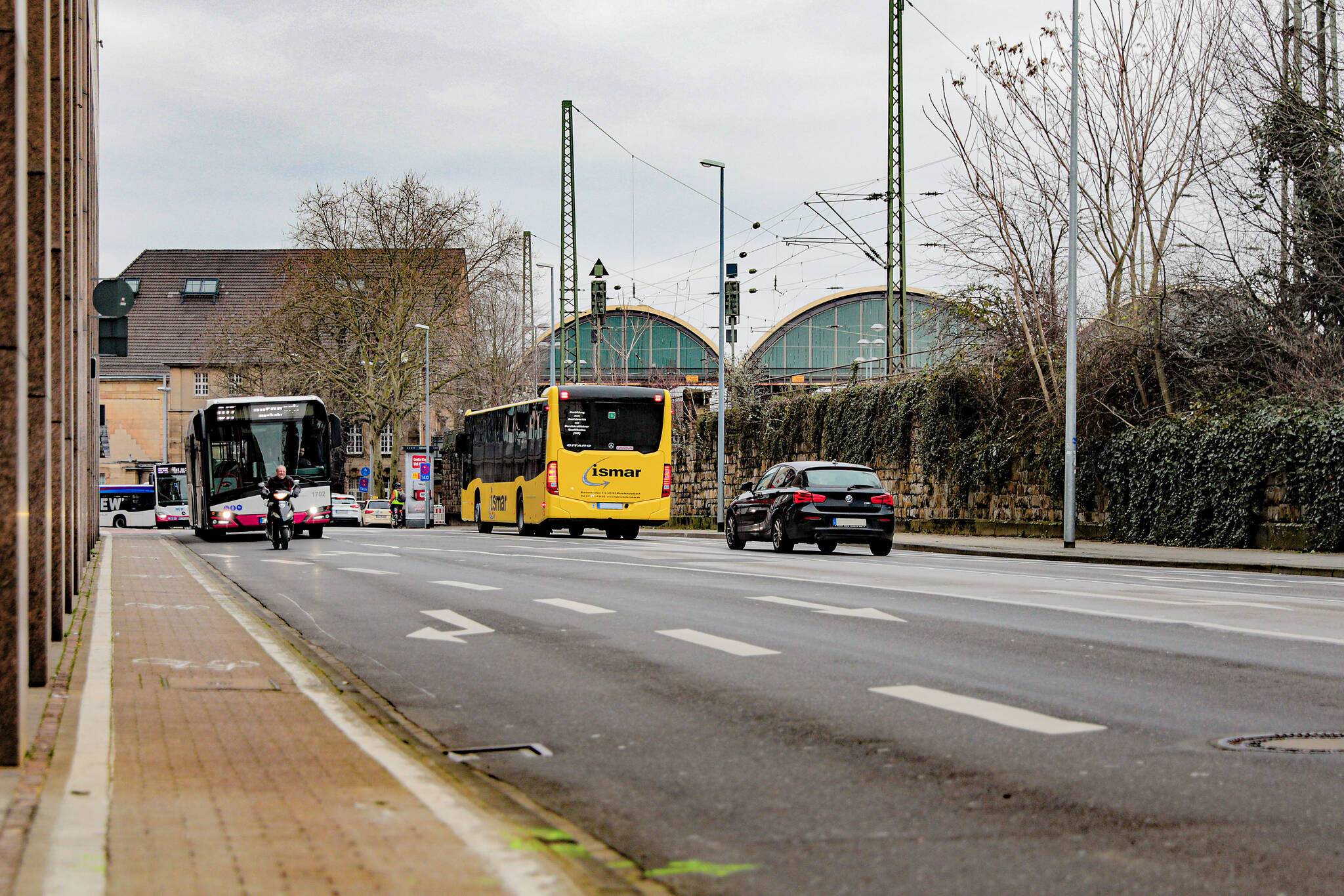  Hier in der Goebenstraße sind für die Baustellenzeit mehrere Bushaltestellen geplant. 