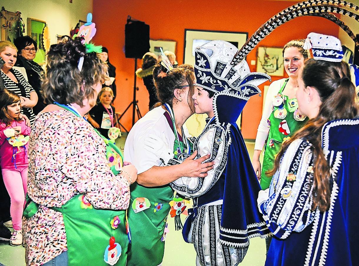 Prinz Louis I. und Prinzessin Theresa I. bützten und verteilten Geschenke auf der Kinderstation.