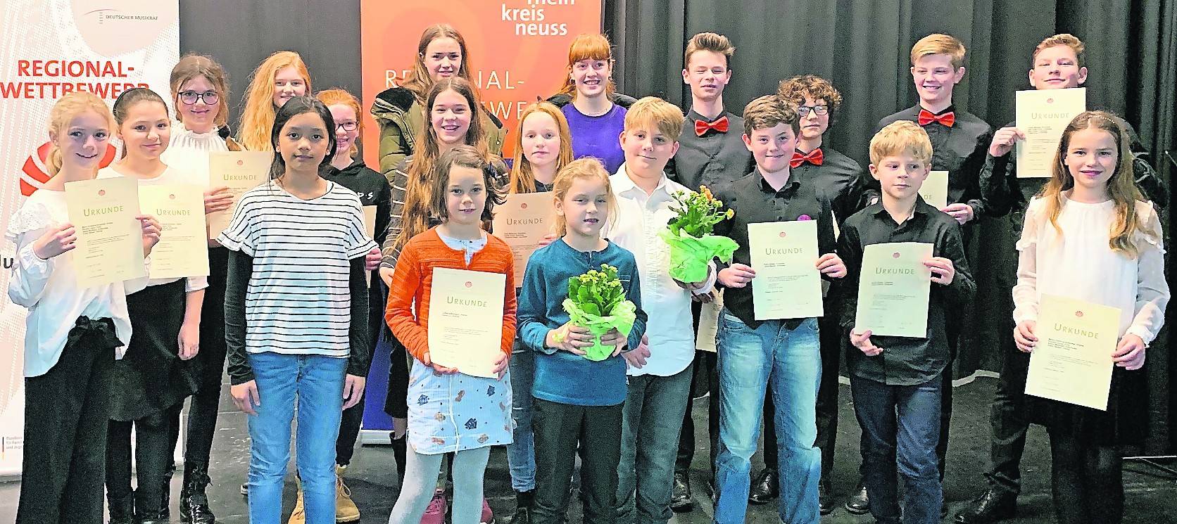  Meerbuscher Preisträger bei der Urkundenverleihung am Sonntag in der Aula des Bettina-von-Arnim-Gymnasiums in Dormagen.