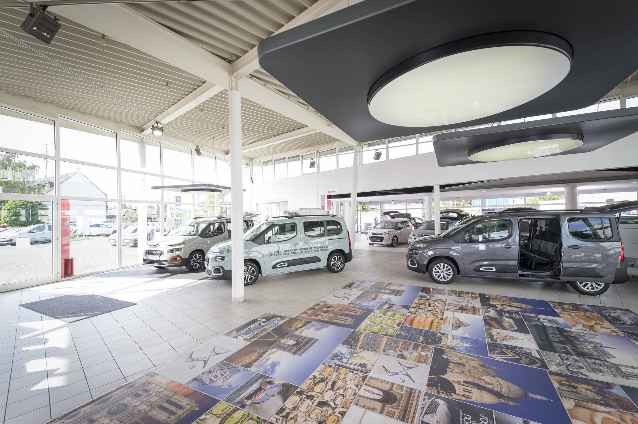  Der umfassend modernisierte Verkaufsbereich im heutigen Autohaus Krefelder Straße. 