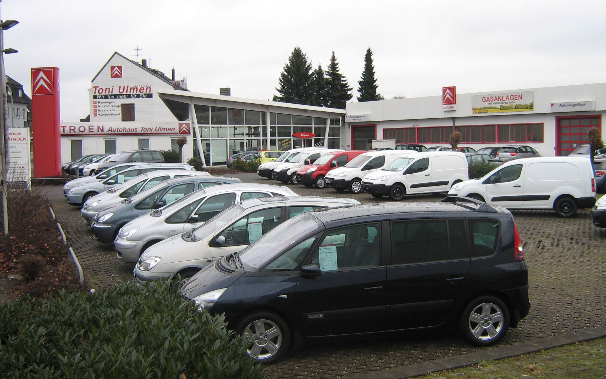 Das Autohaus Krefelder Straße wurde als Autohaus Toni Ulmen...