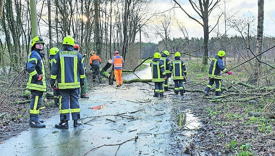 Insgesamt elfmal musste die Freiwillige Feuerwehr Niederkrüchten wegen Sturm Sabine ausrücken.