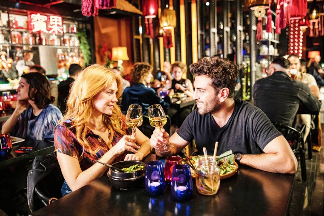 Milo (Elyas M’Barek) trifft Sunny (Palina Rojinski) und muss nun alles daran setzen, zu verhindern, dass seine Traumfrau die Stadt verlässt.