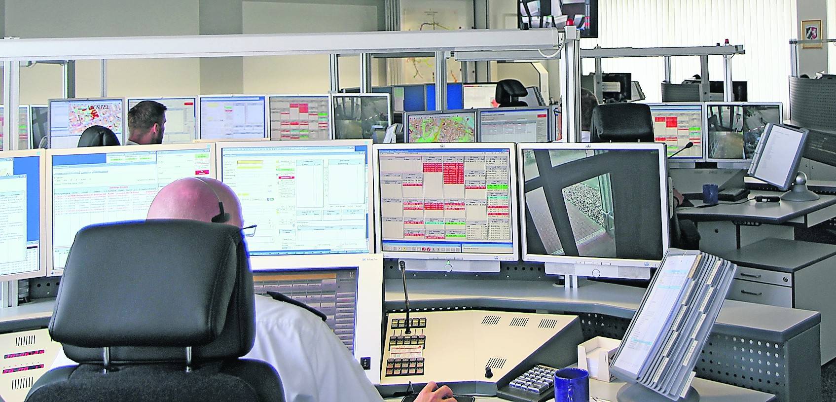  Fast 81 000 Einsätze sind im vergangenen Jahr von den Disponenten in der Kreisleitstelle am Hammfelddamm koordiniert worden.