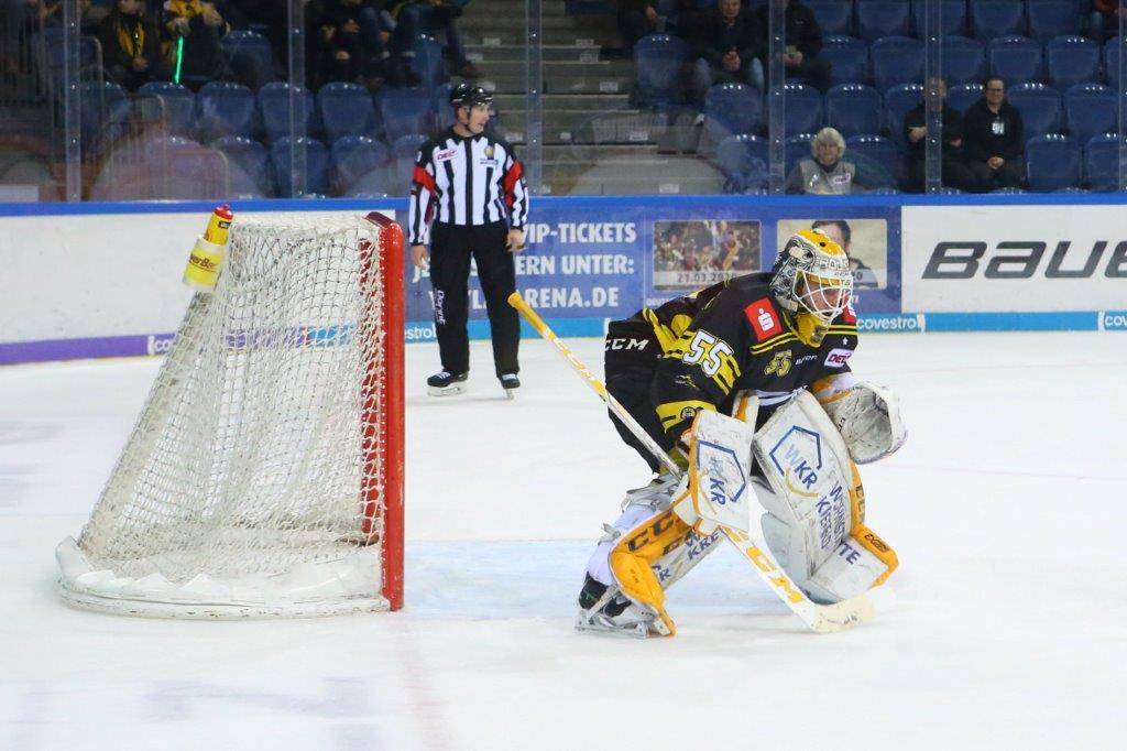 Pinguine unterliegen Eisbären mit 0:2