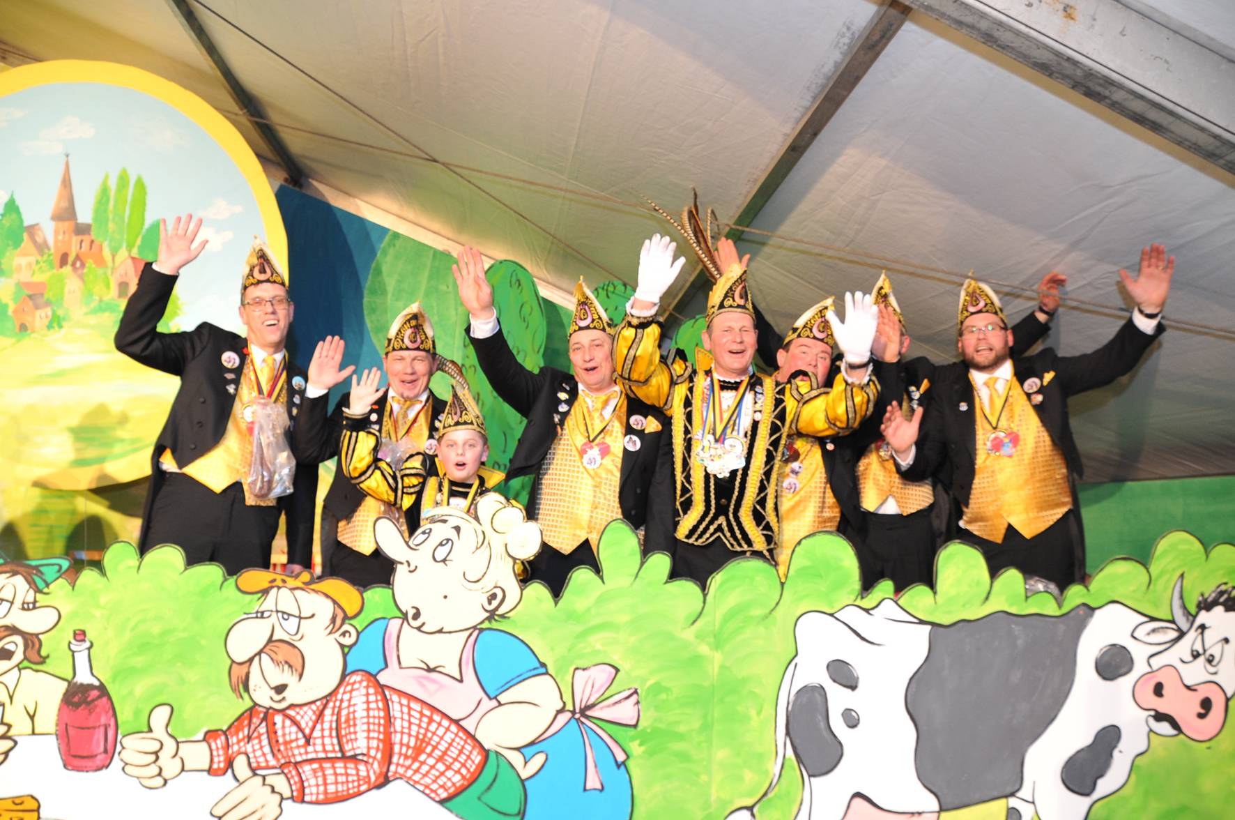 Seine Tollität Prinz Daniel nebst Ministern bei der Galasitzung der KG Kött on Kleen.