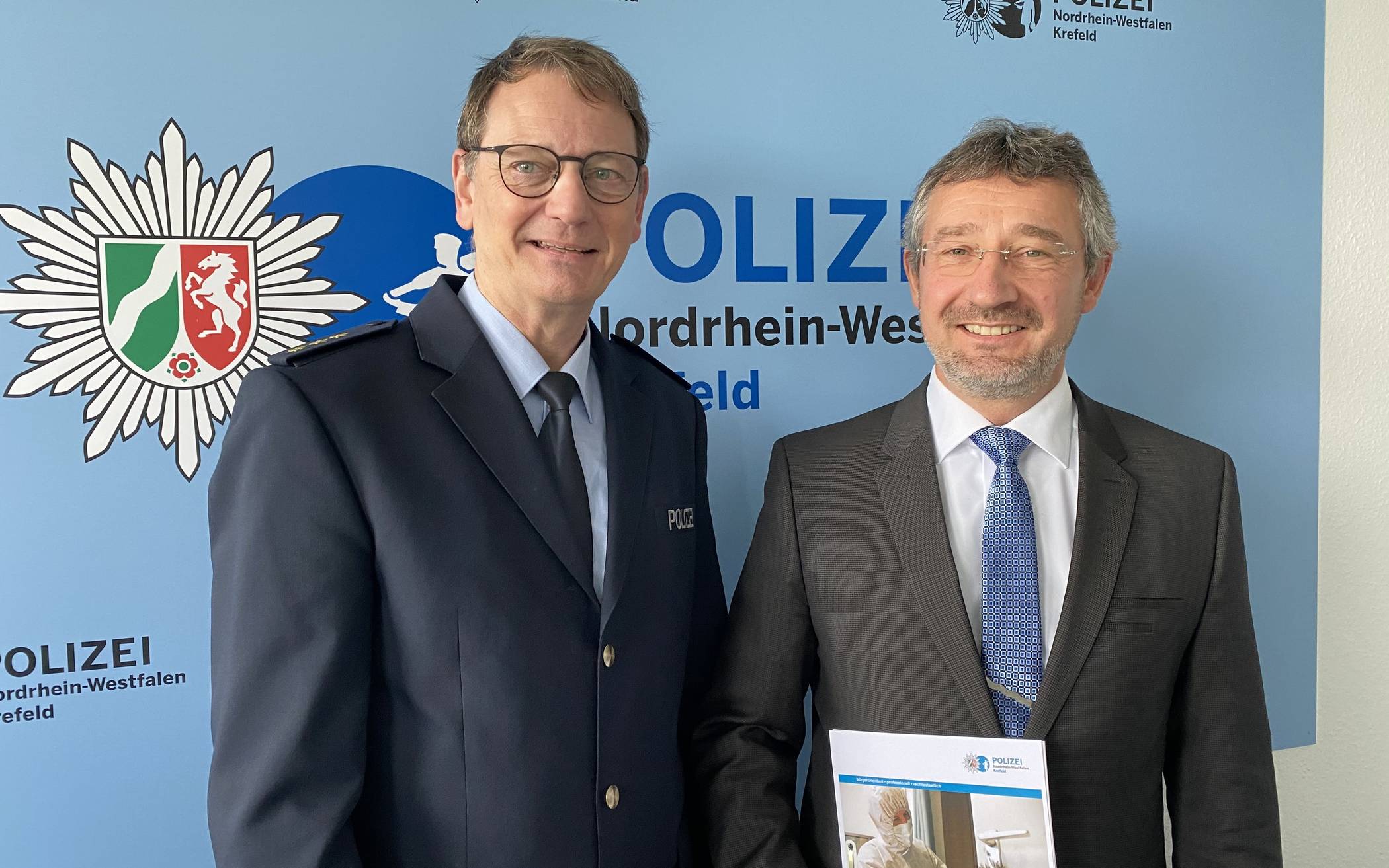 Behördenleiter Dietmar Maus (links) und der