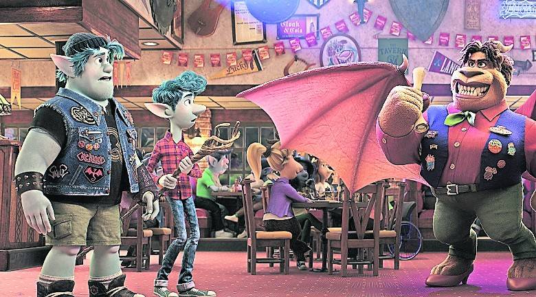 Die Elfen-Brüder Ian und Barley Lightfoot erleben in Disney/Pixars „Onward“ allerhand Abenteuer.