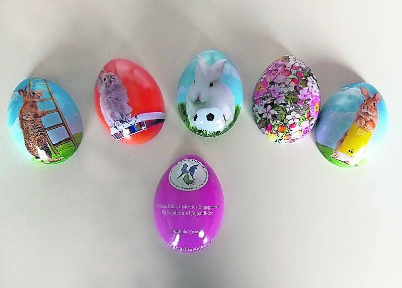  Die Ostertombola ist eine Win-Win-Win-Situation: Guter Zweck, Gewinnchance, Deko für den Osterstrauch. Ach, und der Los-Chip mit der möglichen Gewinnernummer kann für den Einkaufswagen wiederverwendet werden. Win! 