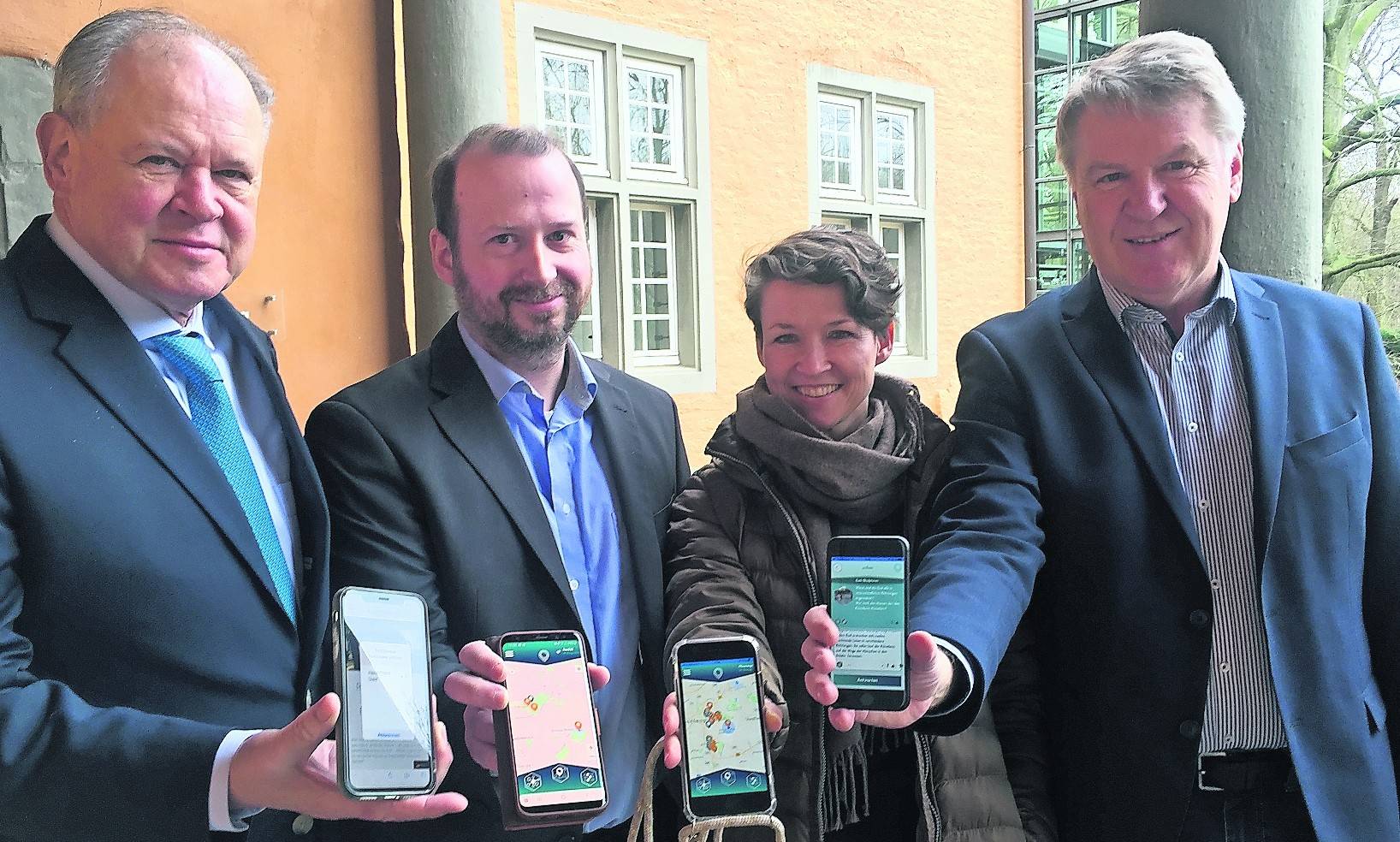 Stellten am Donnerstag die RheinMaaster-App vor: MGMG-Geschäftsführer Peter Schlipköter (l.), MGMG-Mediabeauftragter Frank Greifenstein (2.v.l.), Museumsleiter Dr. Karlheinz Wiegmann und Stellvertreterin Nina Schulz.