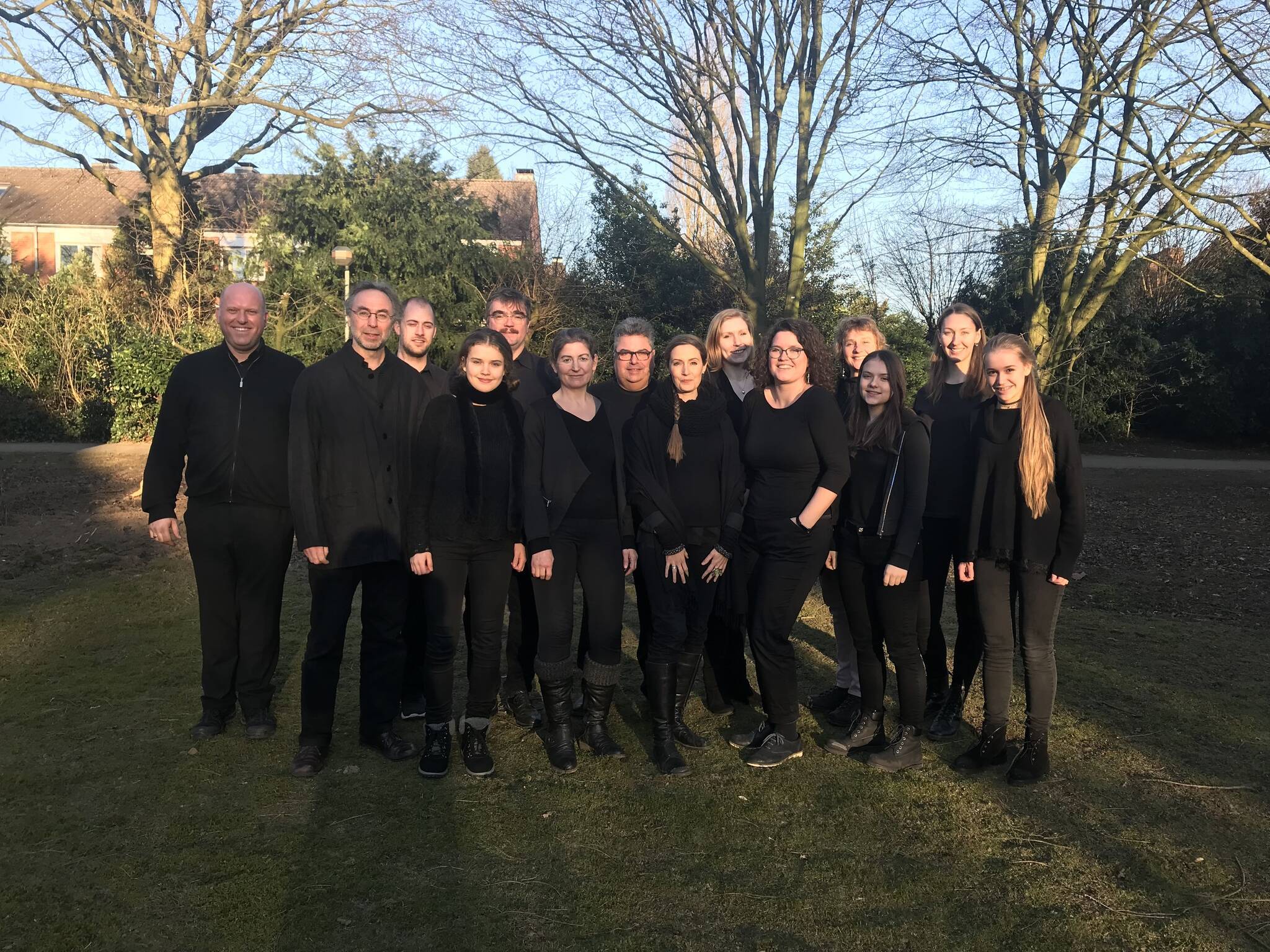   Das Ensemble Forum vocale Krefeld führt in der Pfarrkirche St. Nikolaus in Osterath zusammen mit Solisten und dem Ensemble Capella 94 eine Vertonung der Passionsgeschichte nach dem Evangelisten Markus auf. 