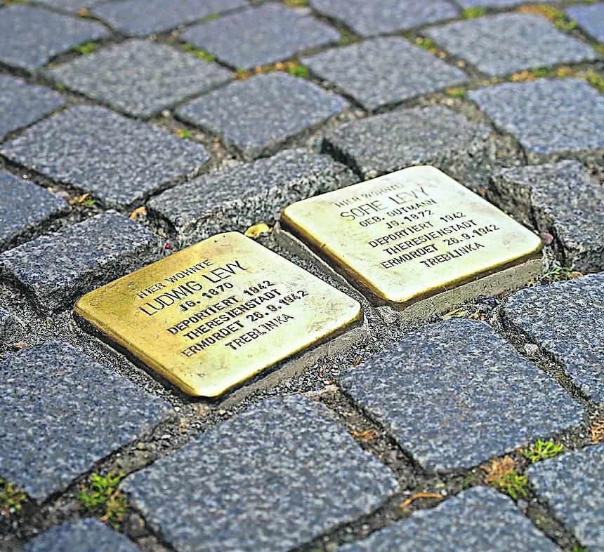 Die nächsten Stolpersteine, die in Viersen verlegt werden, sind für Bürger, die wegen ihrer Behinderung, sexuellen Orientierung oder politischen Überzeugung verfolgt, gequält und verschleppt wurden.