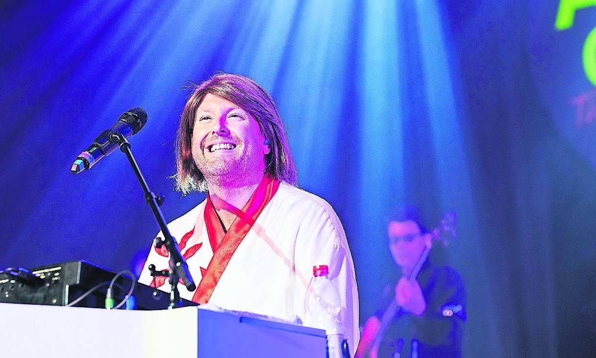  Am authentischen weißen ABBA-Klavier: Dale „Benny“ Forbes-Sutherland. 