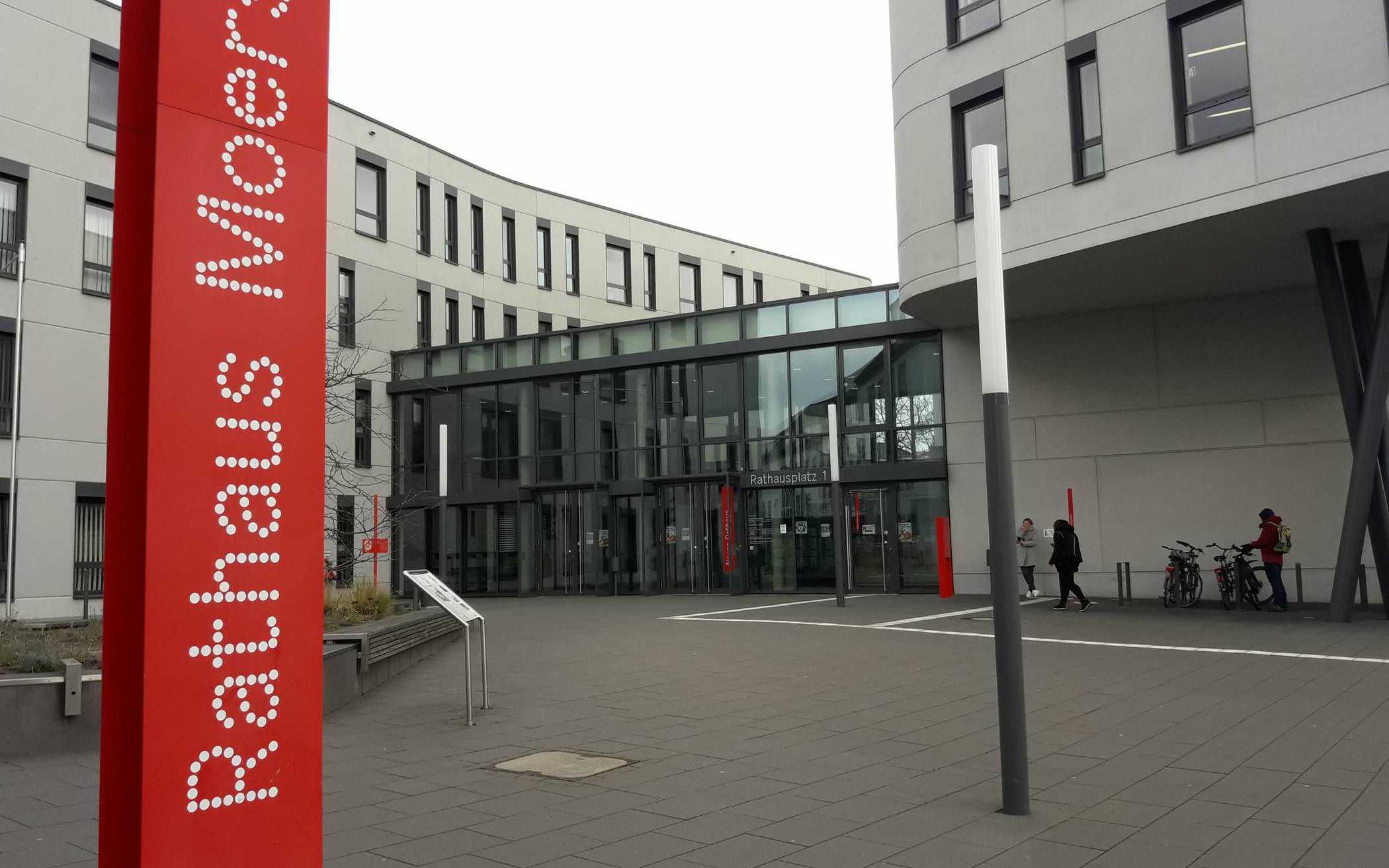 Moers schließt öffentliche Einrichtungen und sagt eigene Veranstaltungen ab