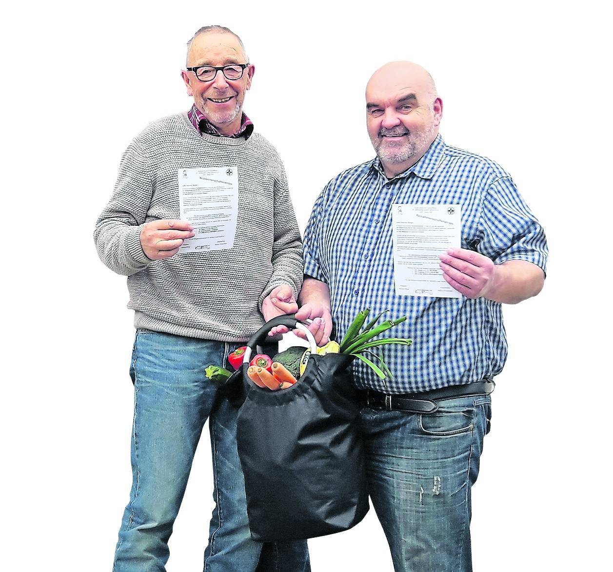  Der Speicker Alfred Aretz (links) hat das Hilfsangebot der Speicker Schützen gerne angenommen. Markus Effertz brachte ihm jetzt seine Einkäufe nach Hause. 