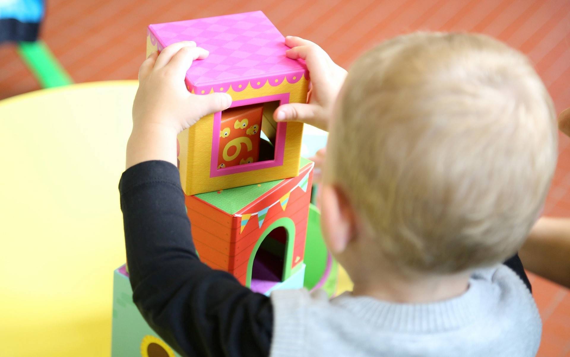 In den städtischen Kitas wurde das Betreuungsangebot für Kinder von unverzichtbaren Schlüsselpersonen ausgeweitet.