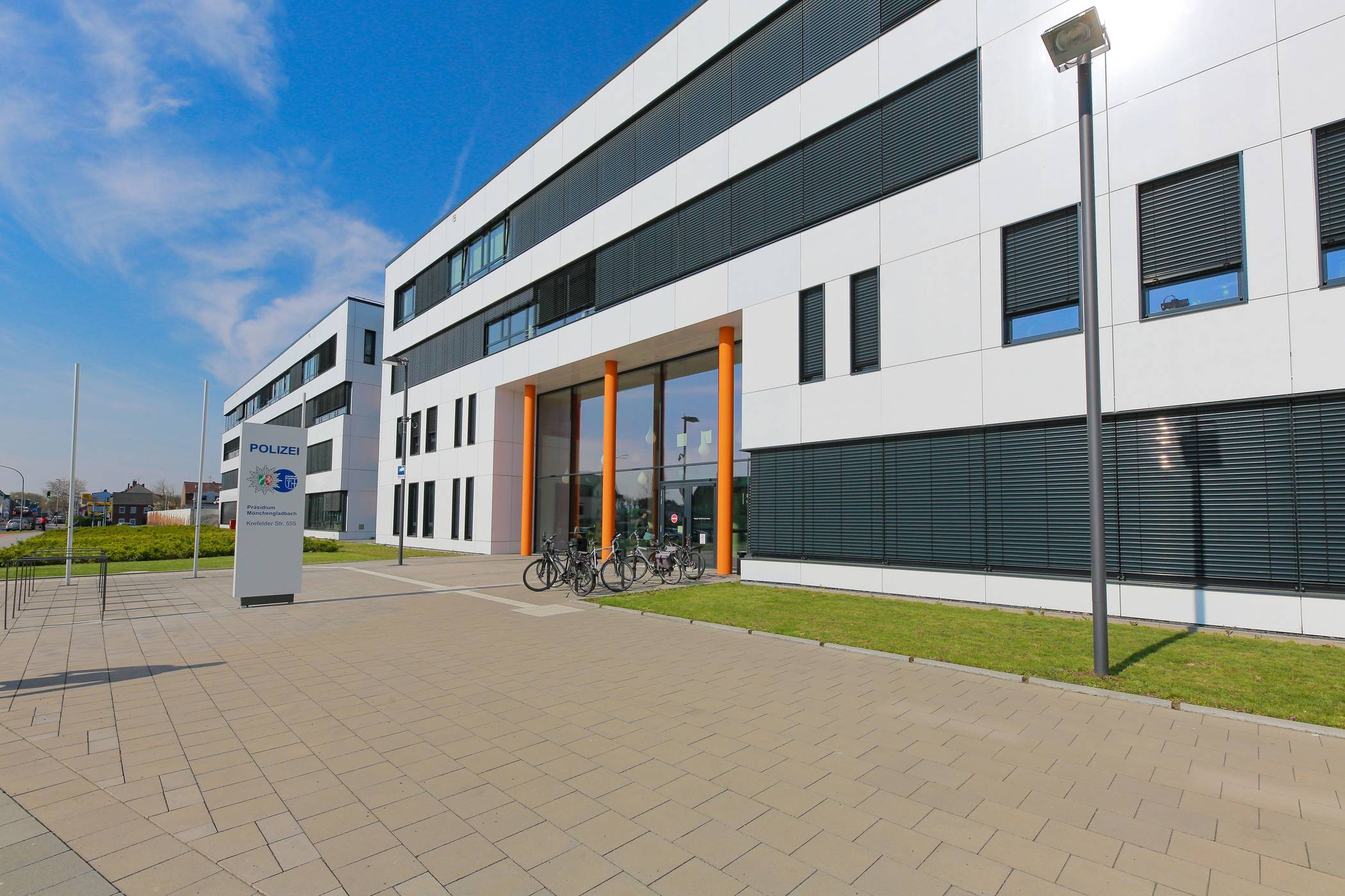 Die Kantine ist seit dem 18. März geschlossen, Anzeigen werden überwiegend online oder telefonisch erstattet – rund ums Polizeipräsidium ist es ruhig geworden.