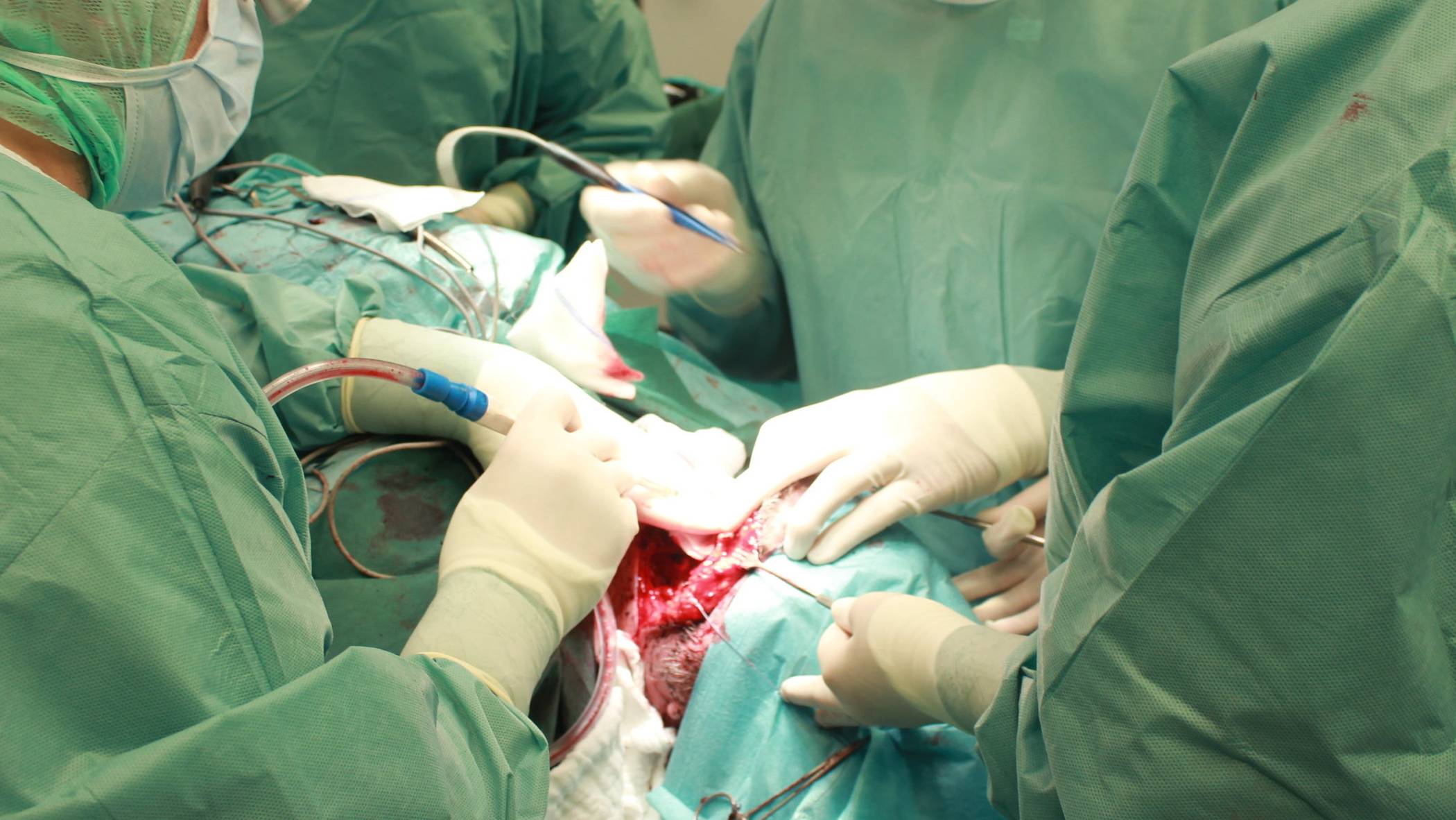  Nicht dringende Operationen werden verschoben, um Kapazitäten zu erhalten. Doch dadurch brechen den Hospitälern auch Einnahmen weg, und dies bei steigenden Kosten. Foto: Archiv Müller    