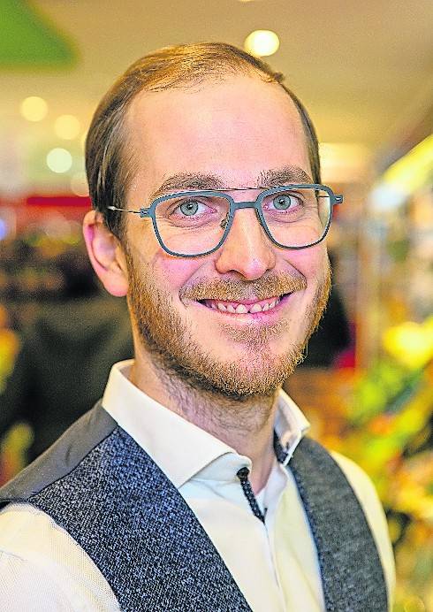  Supermarkt Esch in Lobberich. Inhaber Christian Esch (r.). 