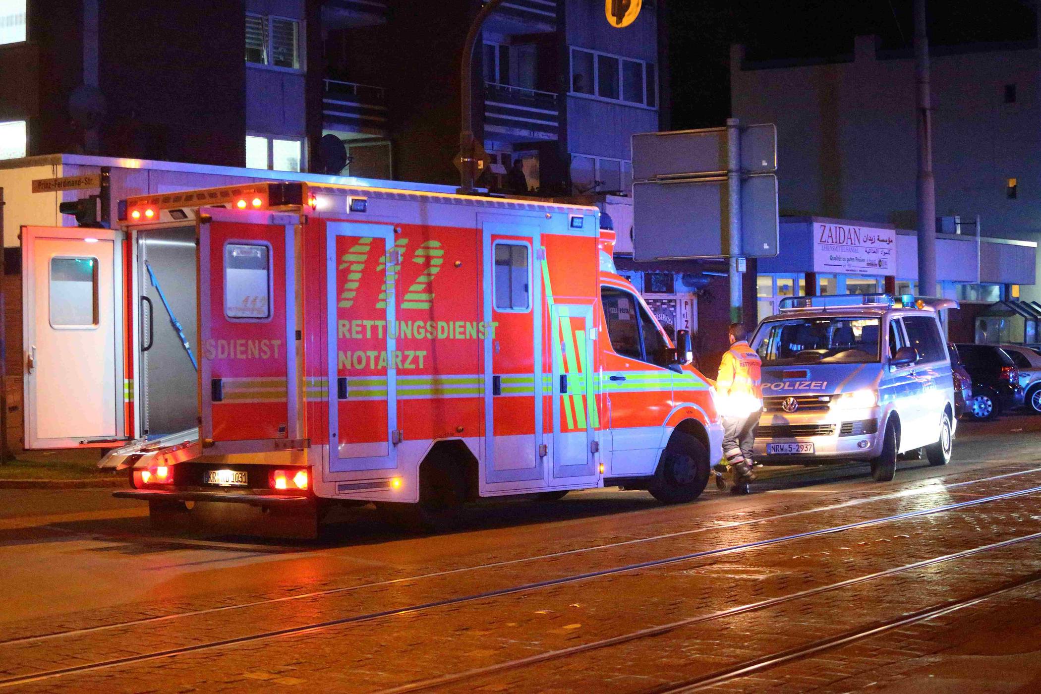 Polizei Krefeld sucht Zeugen: 17-Jähriger angegriffen