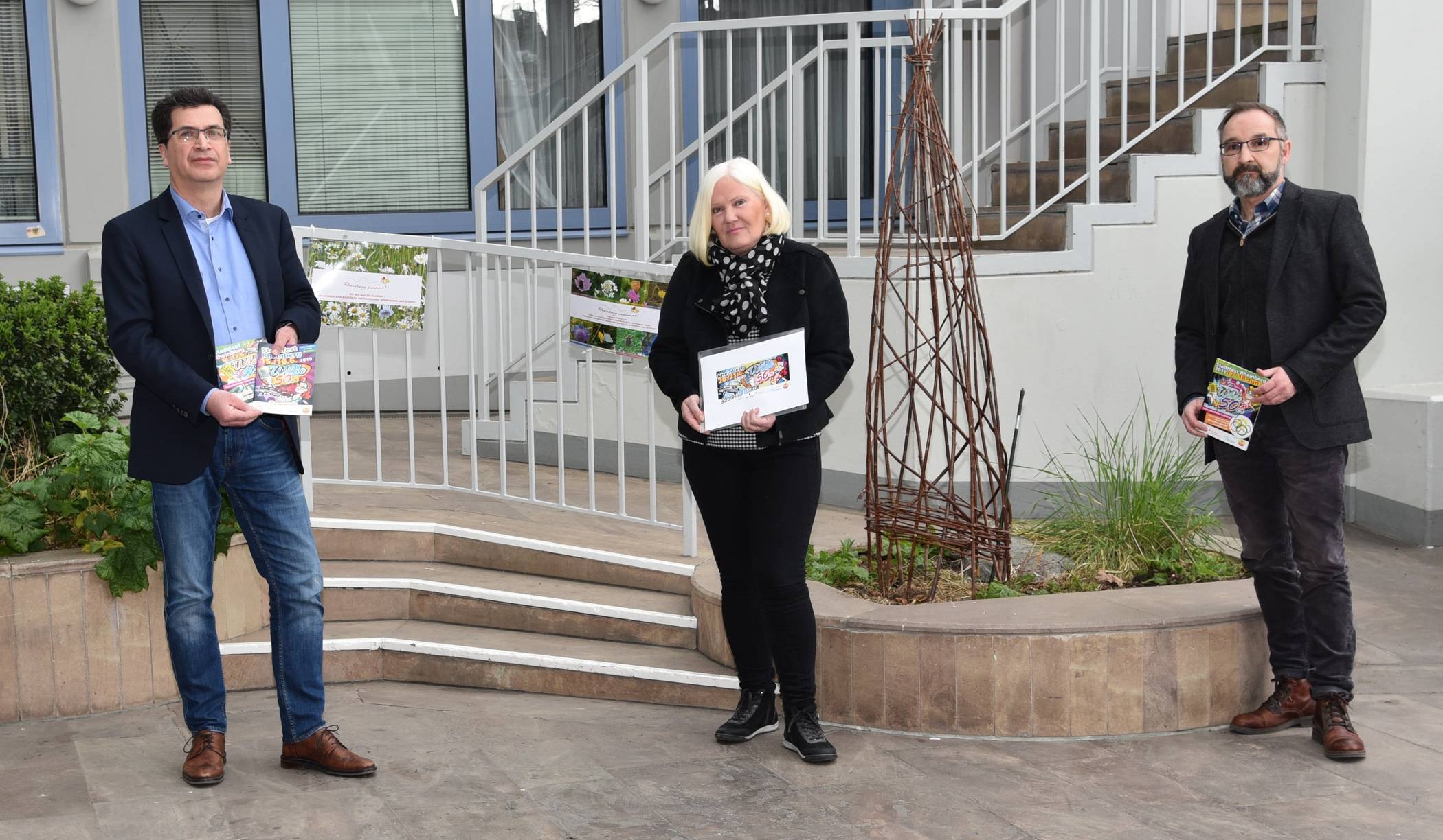  Den Entwurf für das Programmheft „Wilde Fünfziger Rheinberg 2020“ hatte Ulrike Brechwald schon mitgebracht. Doch die Reihe aus 2017 – 2019, die Bürgermeister Frank Tatzel und Wirtschaftsförderer Thomas Bajorat halten, wird aktuell nicht erweitert. 