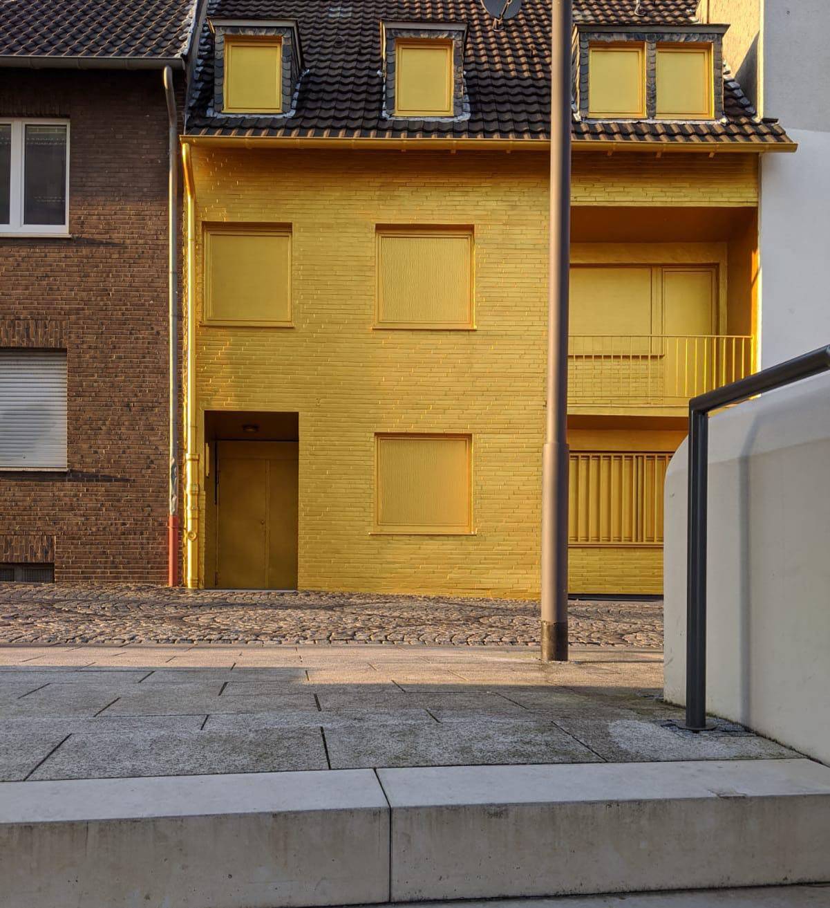 In der Krichelstraße 3 hat die EWMG ein Haus vergolden lassen. Es gehört zum Komplex „Hotel Oberstadt“.