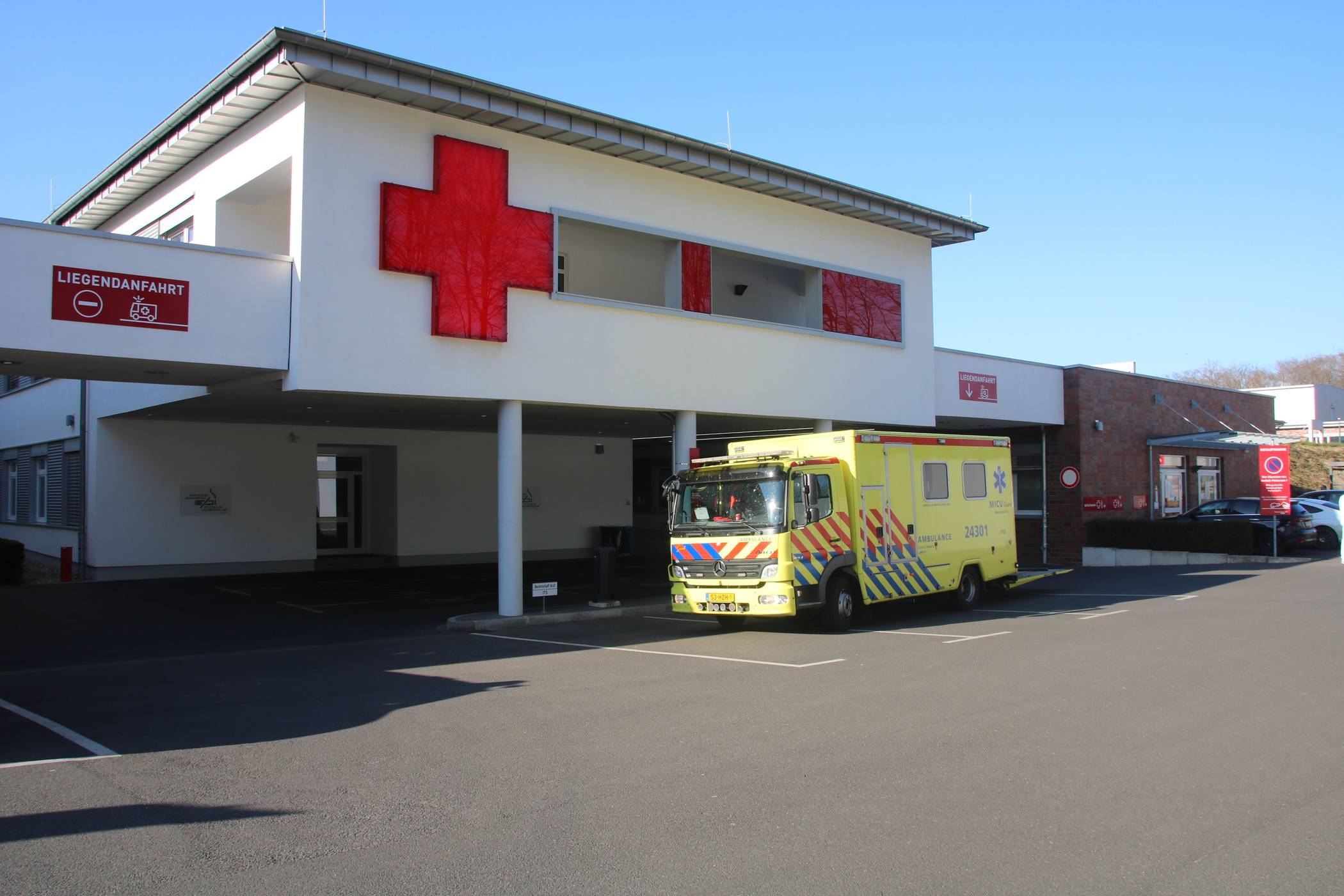In den Kliniken Maria Hilf wird seit Sonntag zwei Corona-Patienten aus den Niederlanden geholfen.