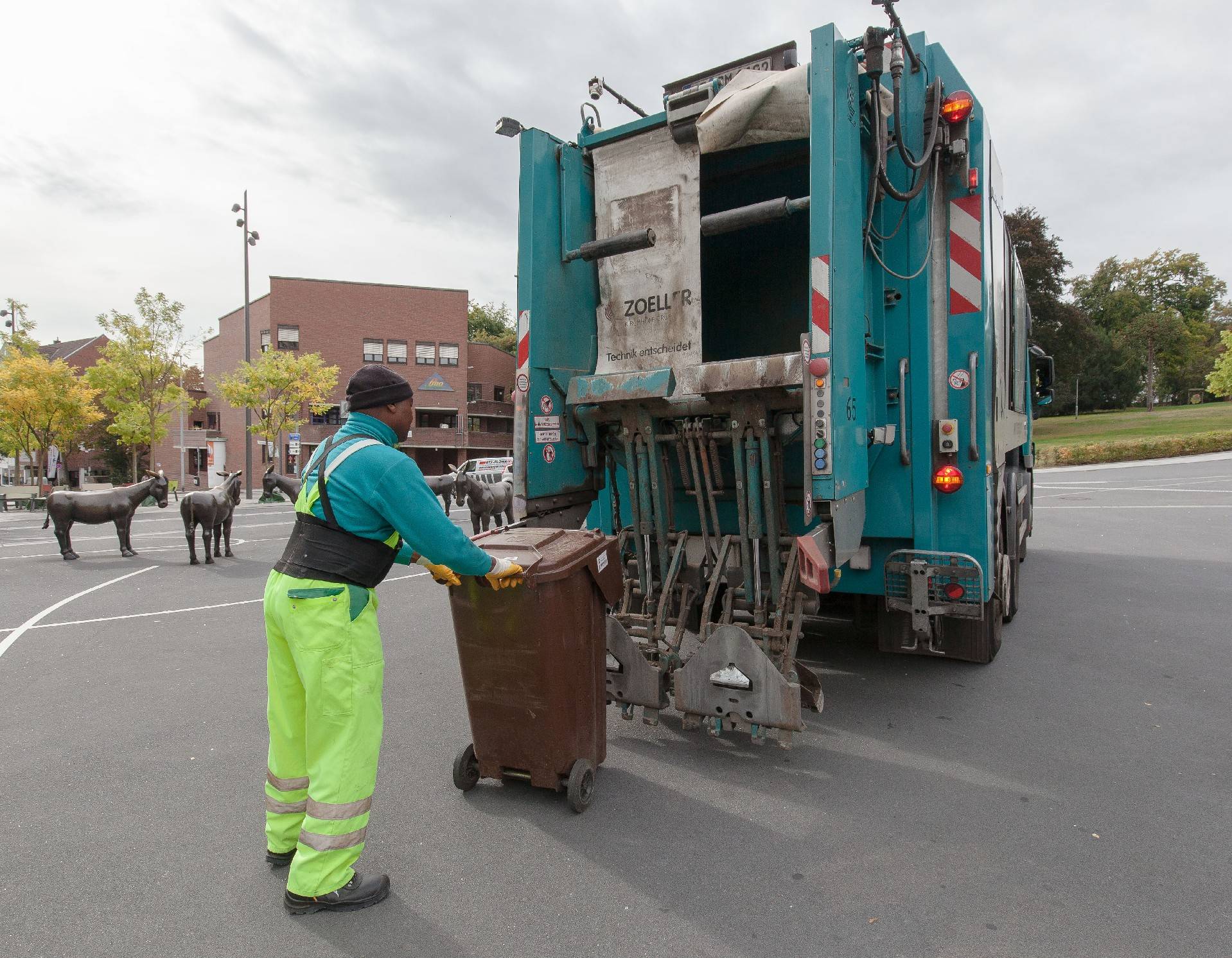 Weger der Osterfeiertage verändern sich die Abfuhrtage von Restmüll, Biotonne, Papier und Gelben Säcken.