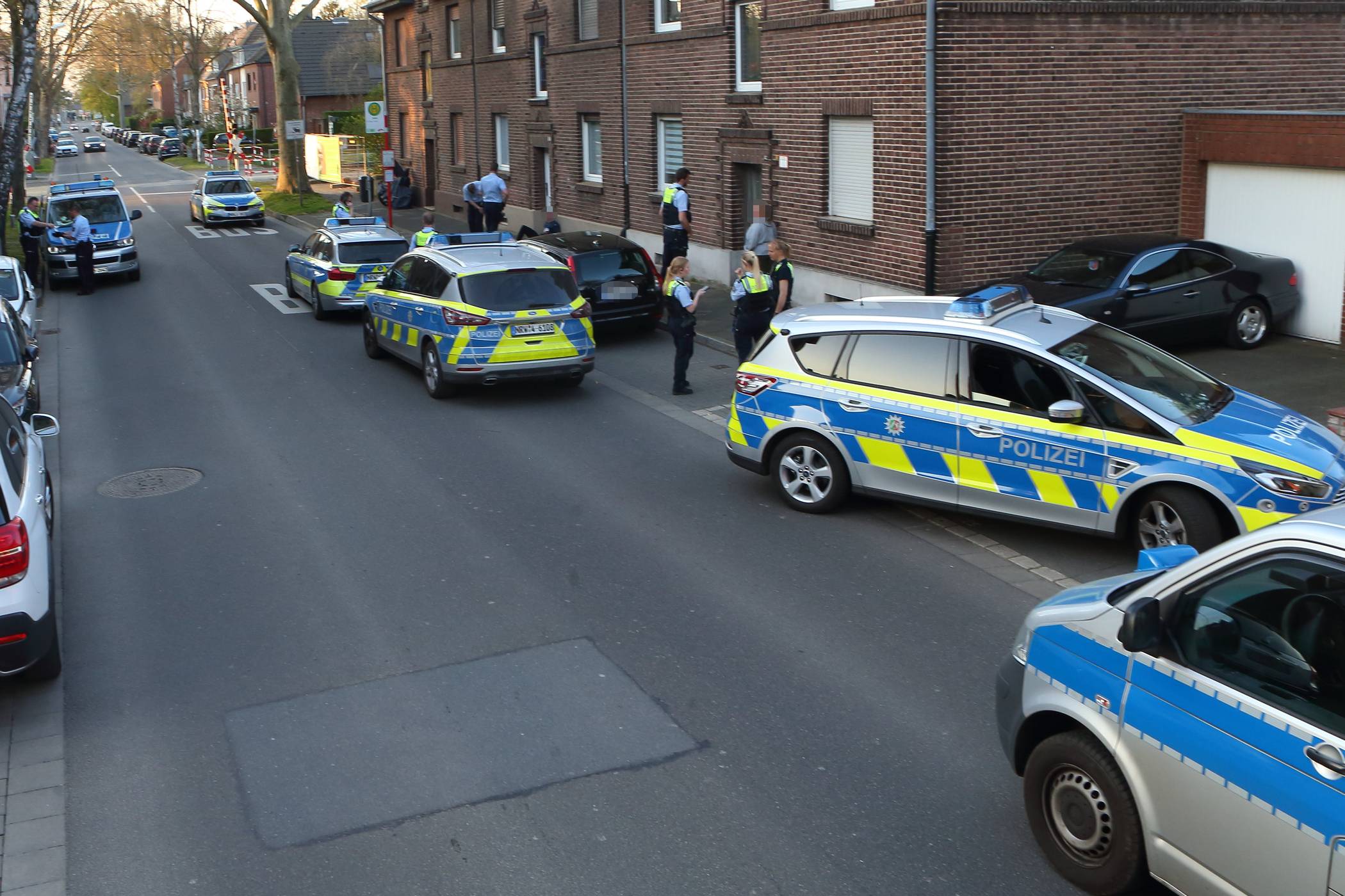 Gleich mehrere Streifenwagen waren im Einsatz.