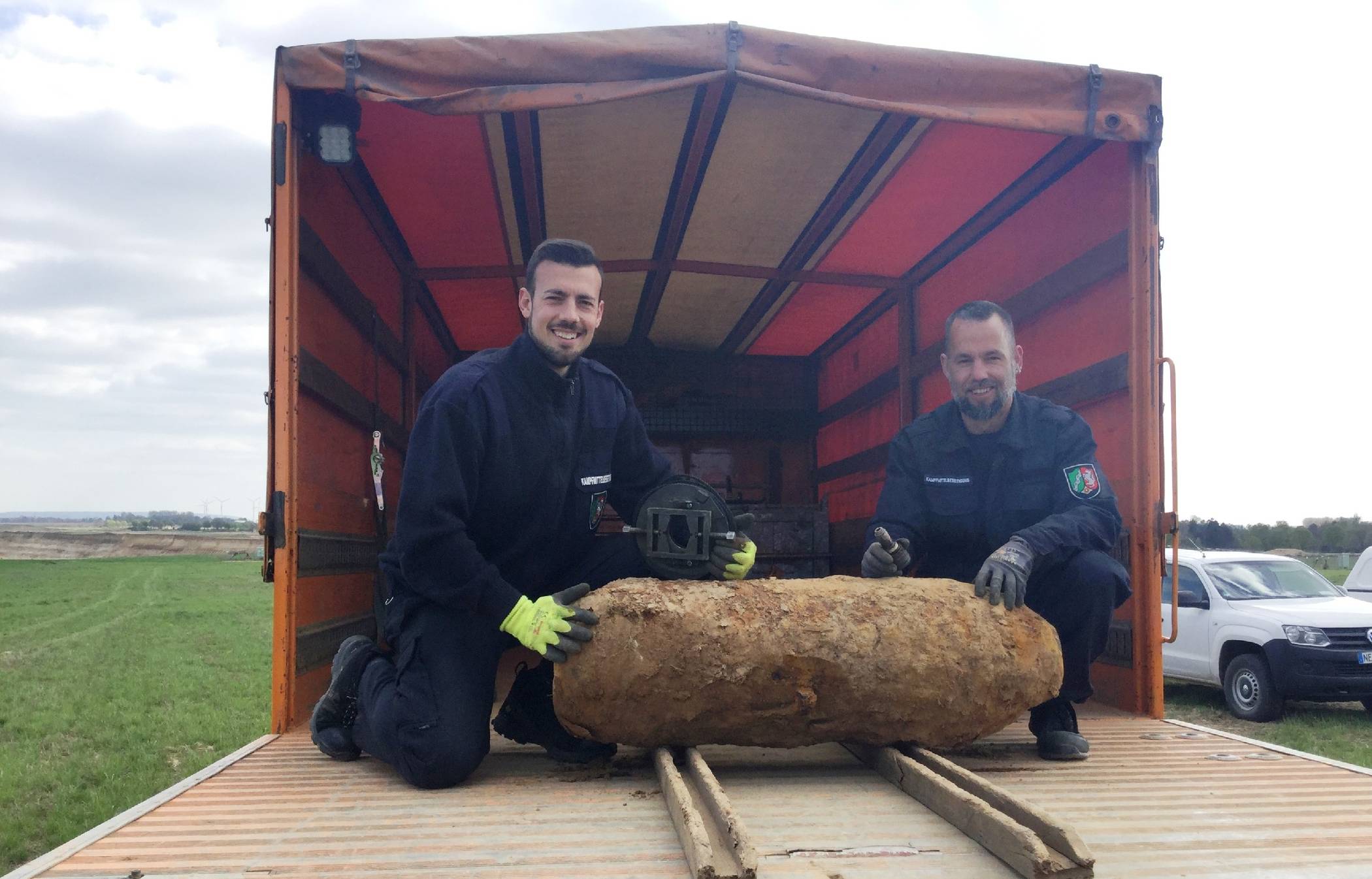  Stefan Höreth (l.)und Christoph Wassenberg haben die Bombe aus dem 2. Weltkrieg unschädlich gemacht. 