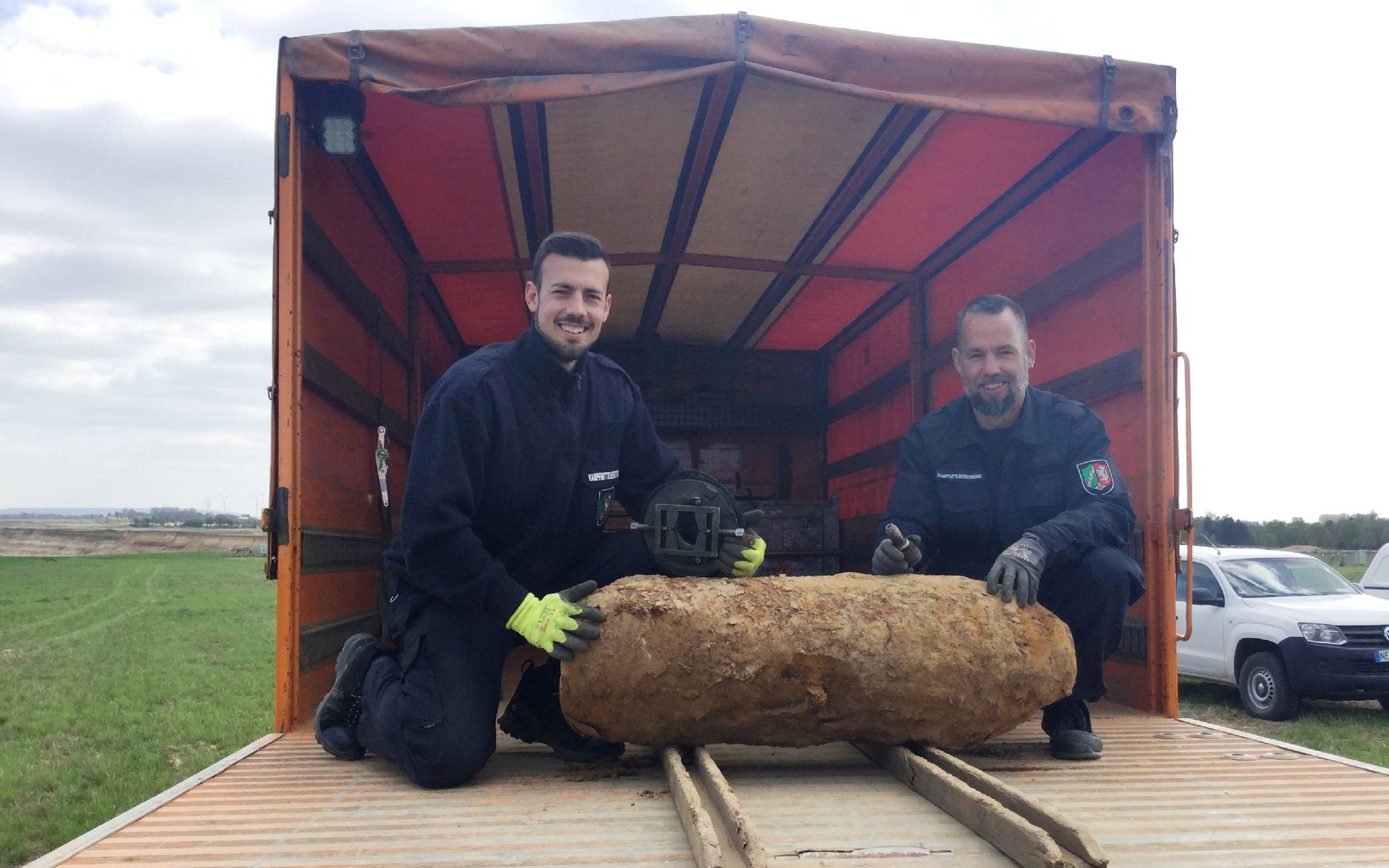 Stefan Höreth (l.)und Christoph Wassenberg haben die Bombe aus dem 2. Weltkrieg unschädlich gemacht.