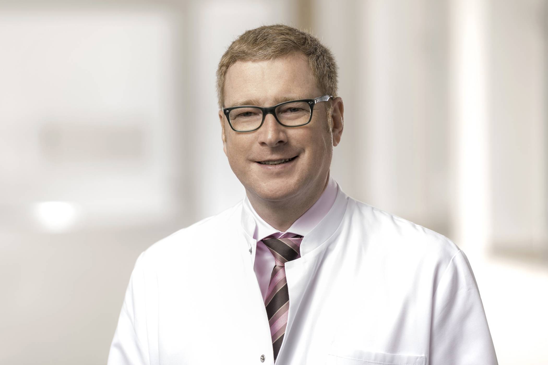  Dr. Ulrich Bauser appelliert an die Menschen, Beschwerden nicht zu ignorieren und Arzt oder Krankenhaus aufzusuchen. 