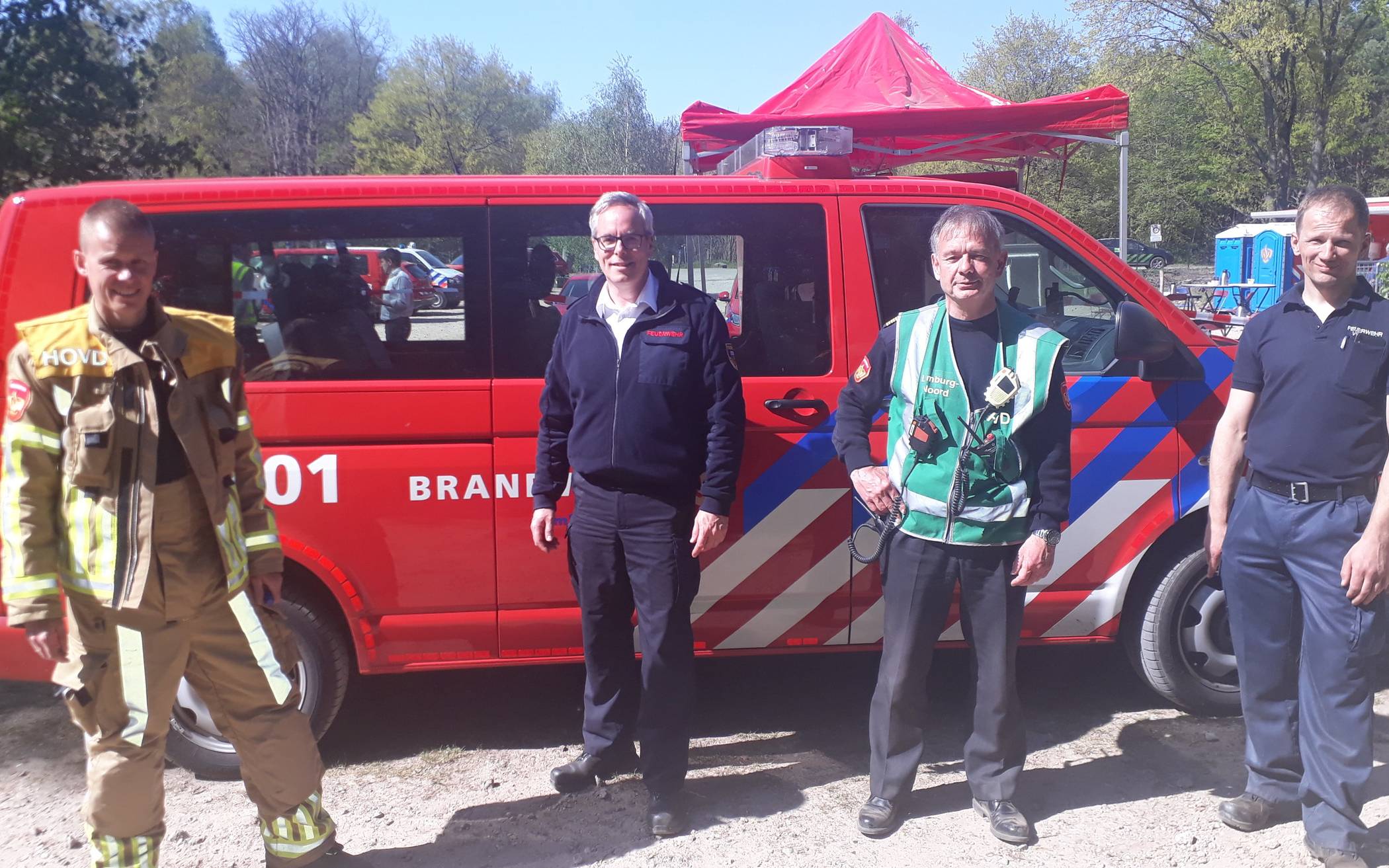 Abstimmung der deutschen und niederländischen Einsatzleitungen: