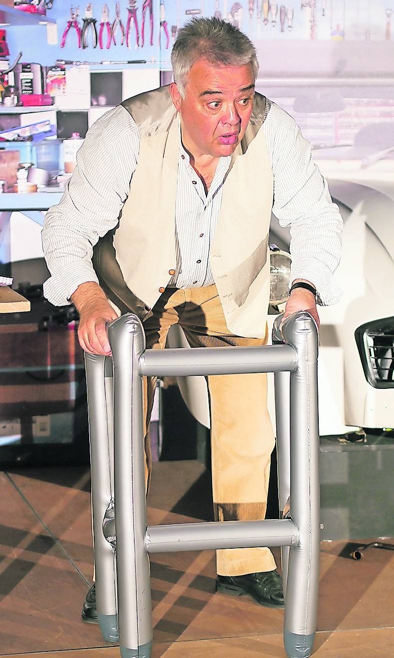 Bernd Schüren in dem Solo-Stück „Kein bisschen weise“.