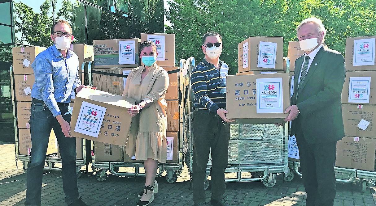 Masken und Schutzanzüge