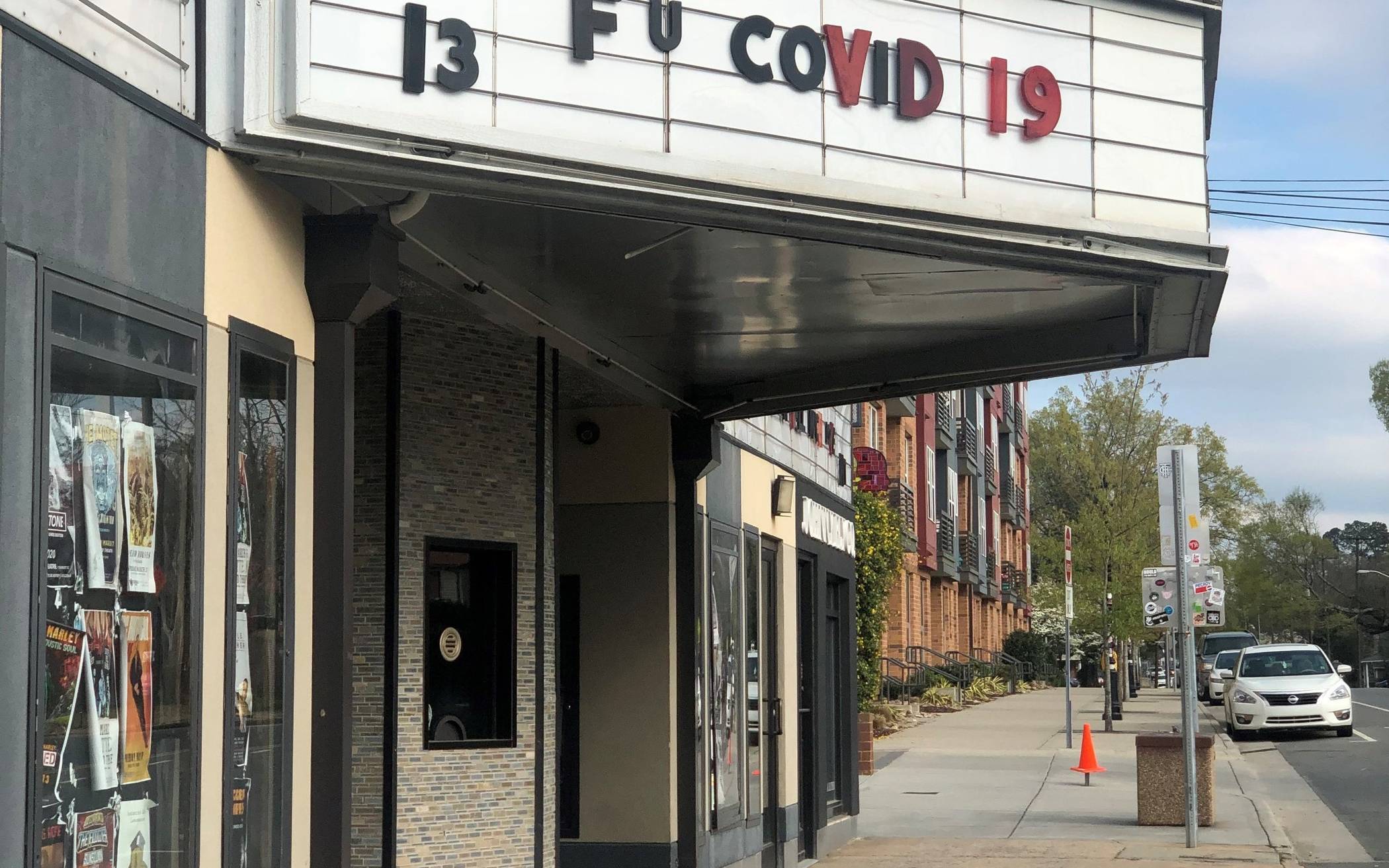 Menschenleere Straßen, aktueller Hinweis auf der