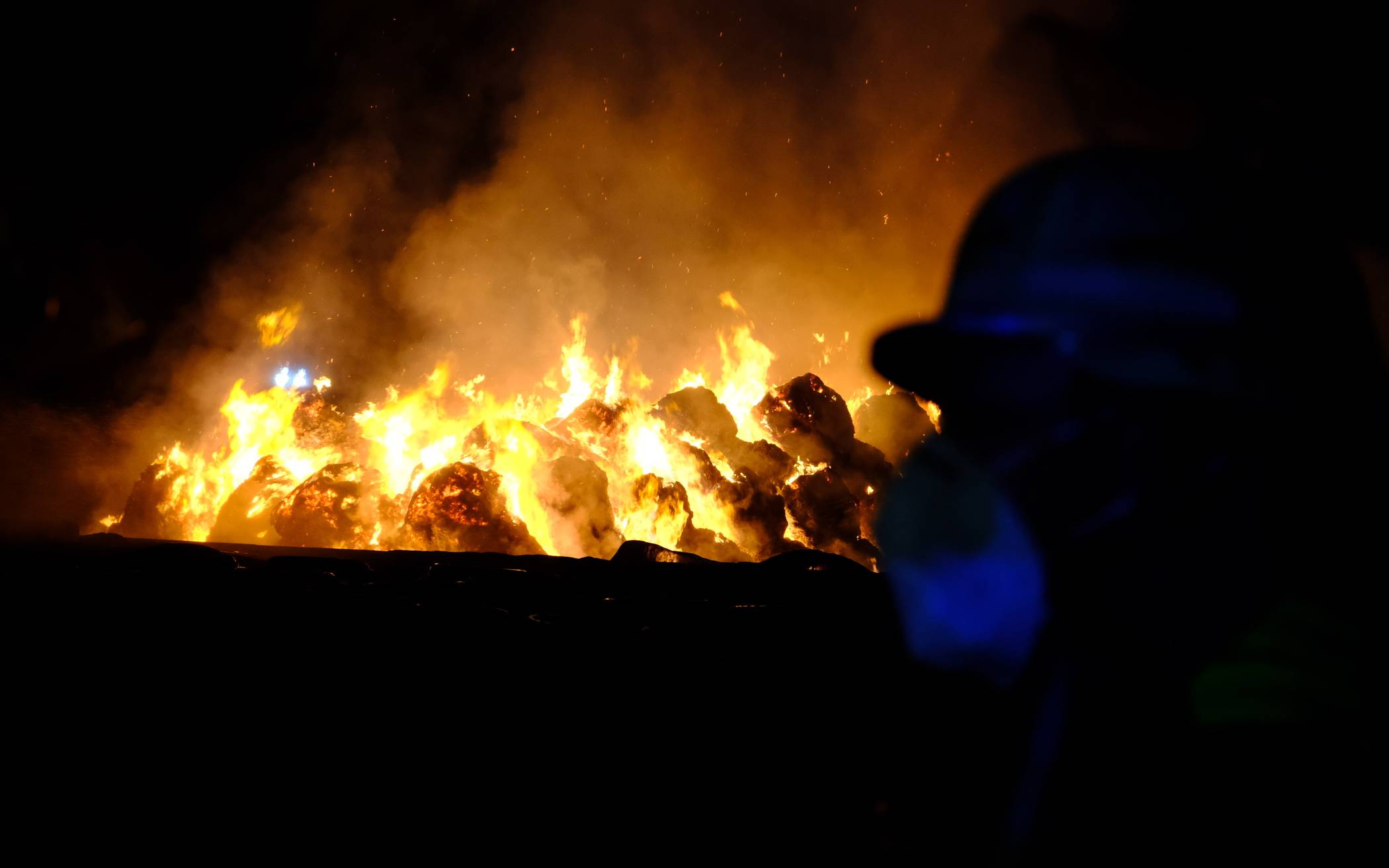 Hüls: 200 Strohballen in Brand
