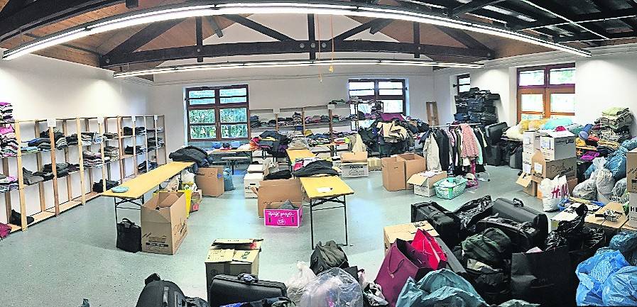  Die Kleiderkammer Pappkarton kann wieder besucht werden. 