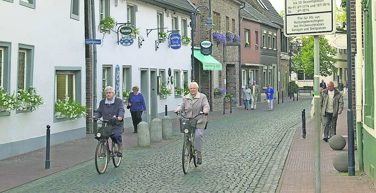 Die Fußgängerzone in der Osterather Hochstraße ist heimelig – aber auch hier gibt es Verbesserungspotenziale.