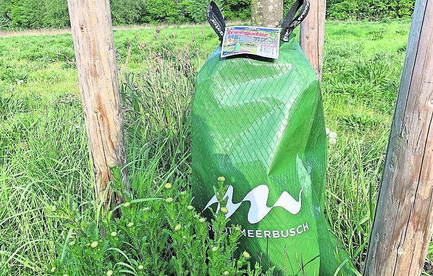 Mit diesen Bewässerungssäcken werden insbesondere junge Bäume gleichmäßig und effektiv mit versorgt.