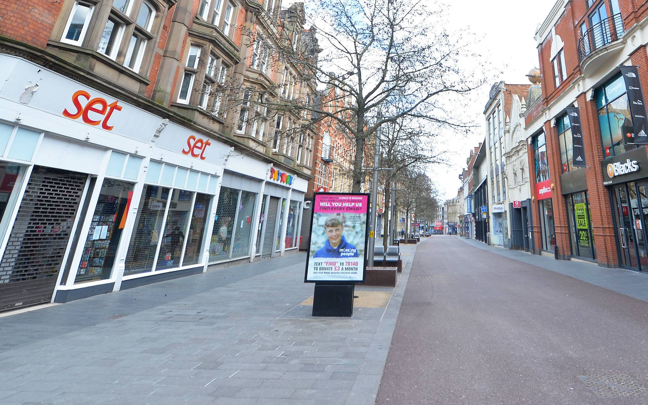 Menschenleere Straßen und Plätze in Krefelds
