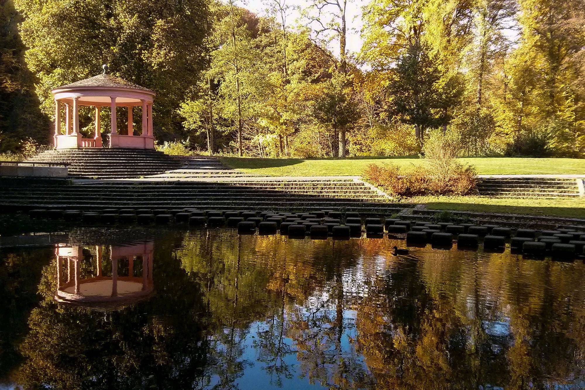  Die Kultur hat uns wieder! An allen vier Junisonntagen finden um 16 Uhr im Theaterpark Promenadenkonzerte der Niederrheinischen Sinfoniker statt. 